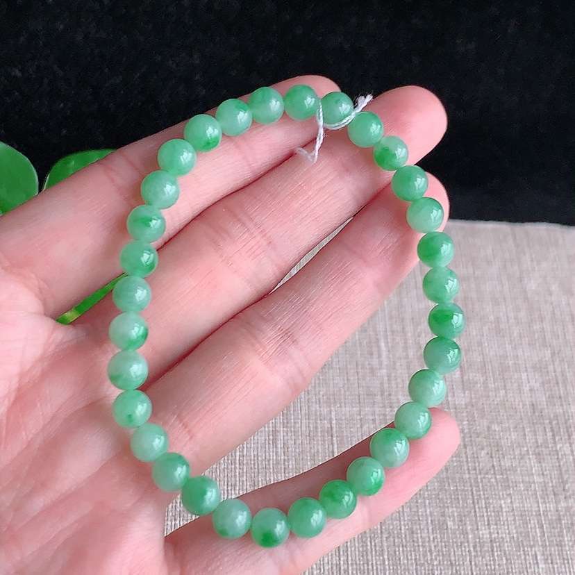 a货翡翠冰种飘绿圆珠佛珠手串32颗 尺寸5.5mm 重量11.42g 1212