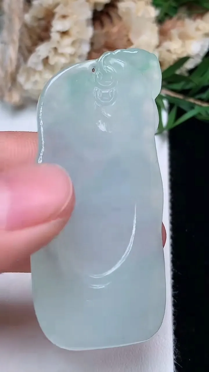 天然A货翡翠白冰财神爷吊坠，尺寸50.9-24.7-7.7，重量:19.91g
12月13日