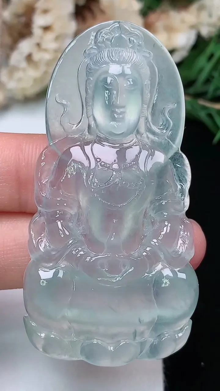 天然A货翡翠飘花度母吊坠，尺寸55.3-28.4-6，重量:15.50g
12月13日