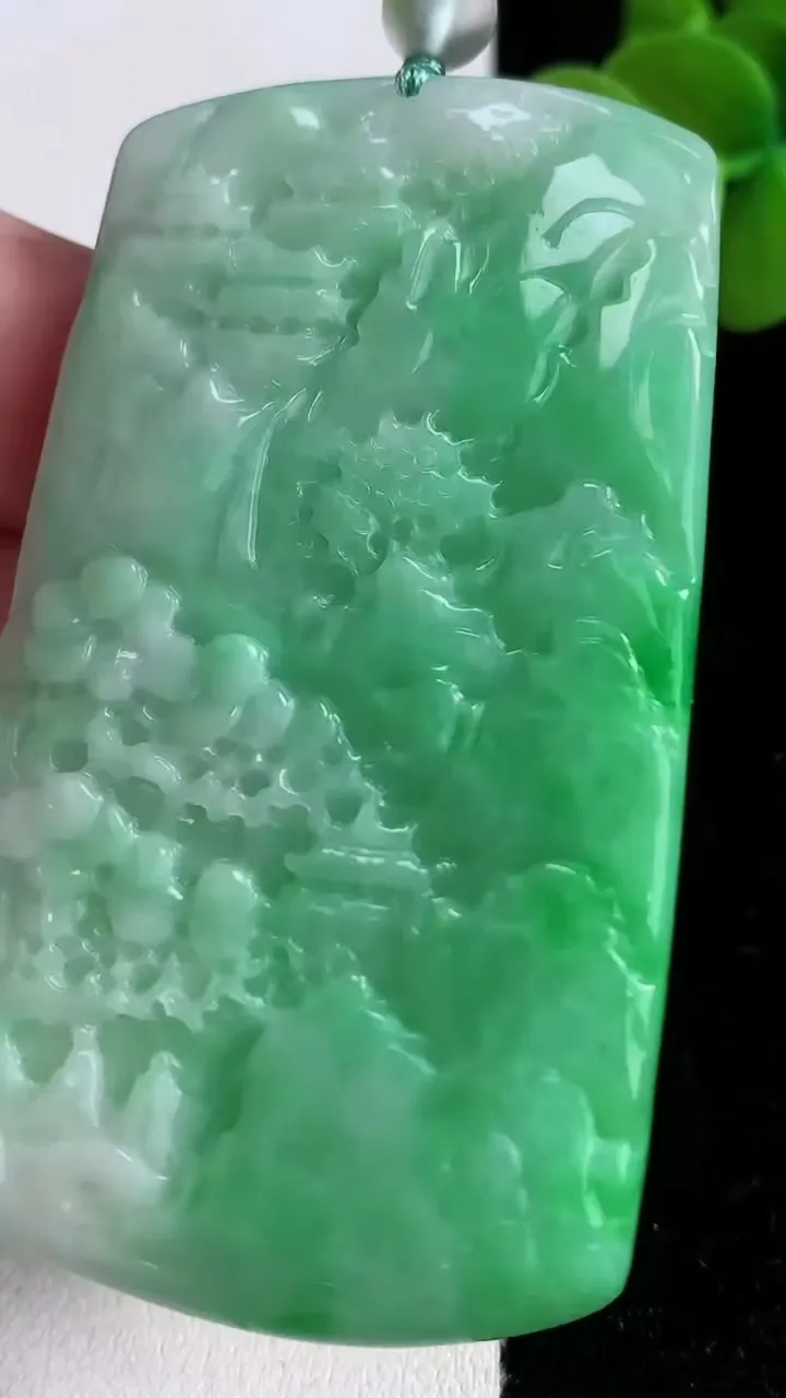 天然A货翡翠山水牌吊坠，尺寸65.7-38.3-4，重量:29.65g
12月13日