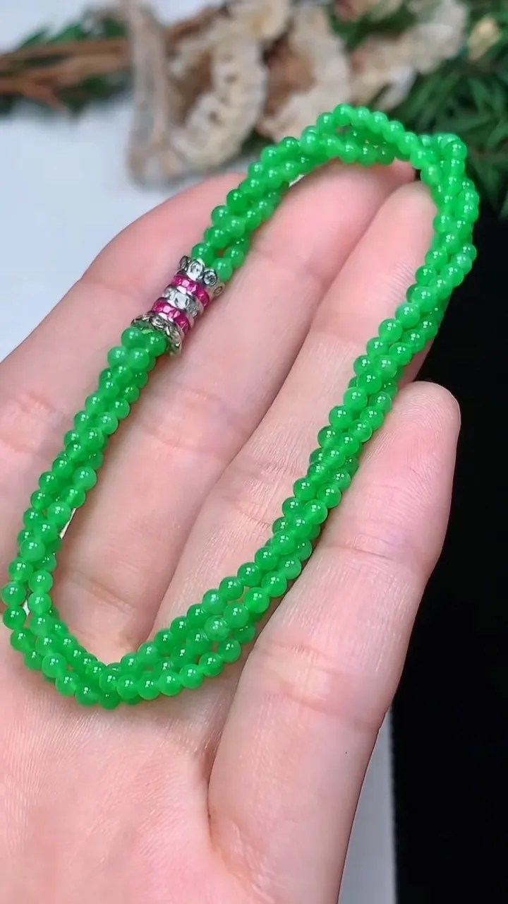 天然A货翡翠小米珠手串，尺寸2.6，重量:6.23g12月13日
工厂直销收藏佳品,种好水足，色泽均匀，有种有色，上手高大气！