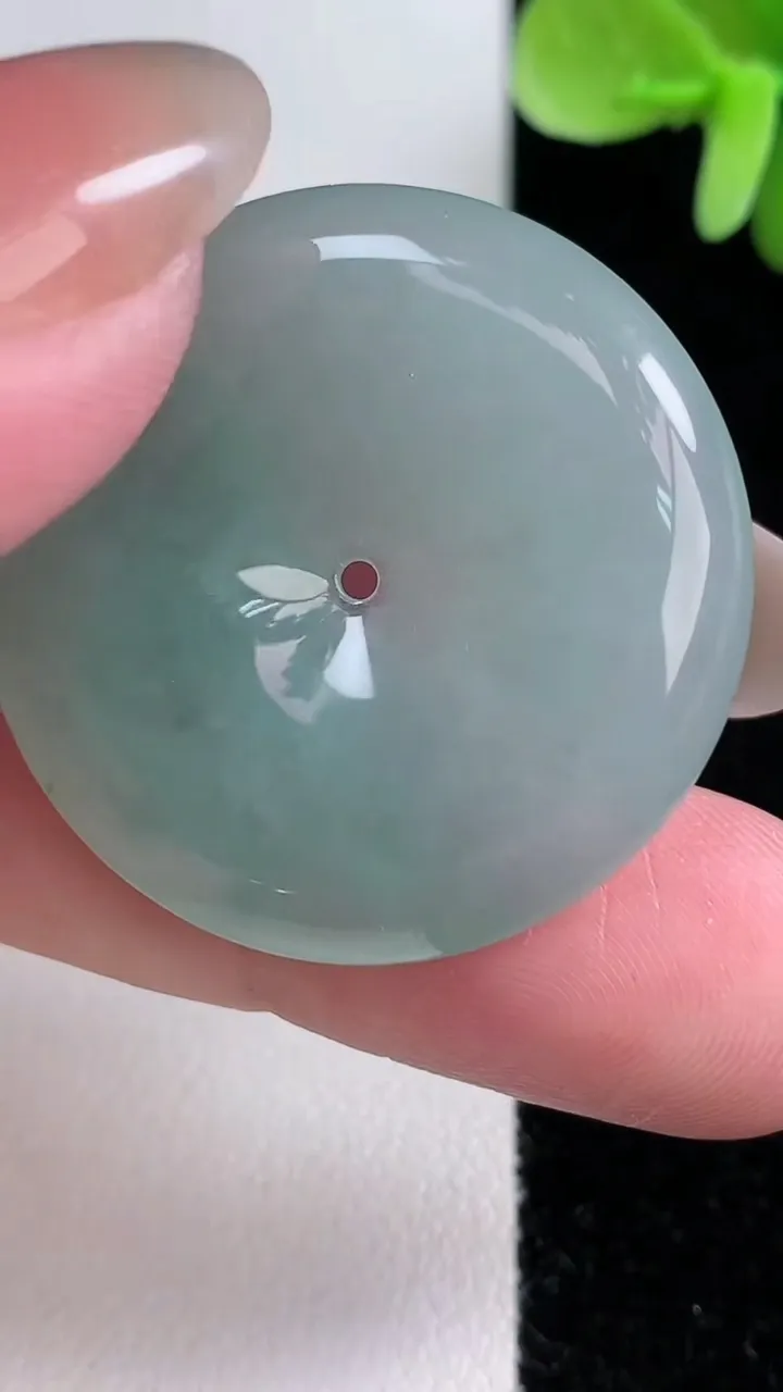 天然A货翡翠平安扣吊坠，尺寸33-5.6，重量:13.06g
12月13日