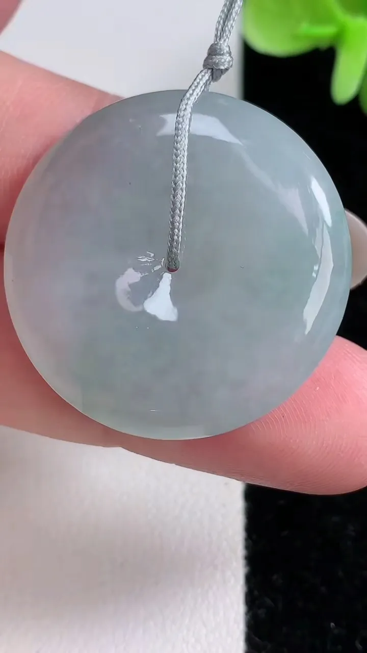 天然A货翡翠飘花平安扣吊坠，尺寸31.2-6.2，重量:12.98g
12月13日