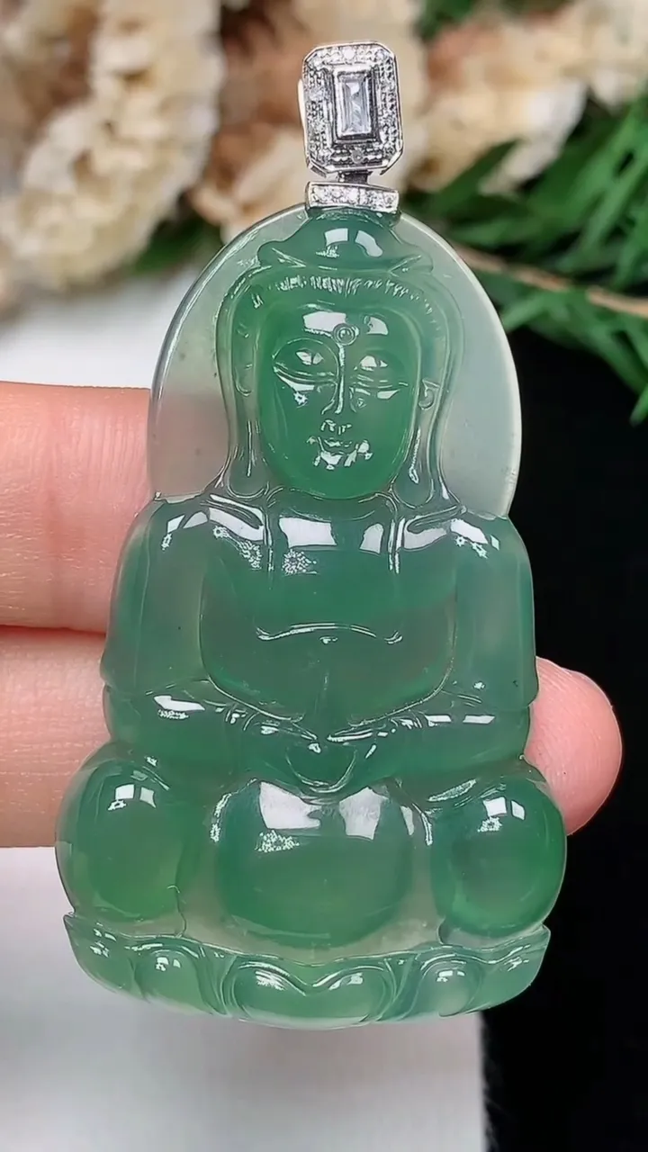 天然A货翡翠观音菩萨吊坠，尺寸43.6-27-4.7，重量:10.02g
12月13日