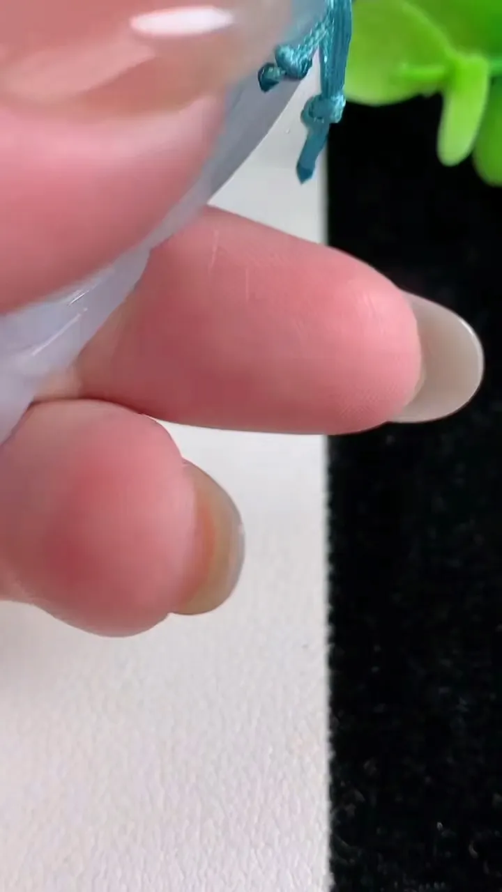 天然A货翡翠观音菩萨吊坠，尺寸49-33.8-5.5，重量:16.95g
12月13日