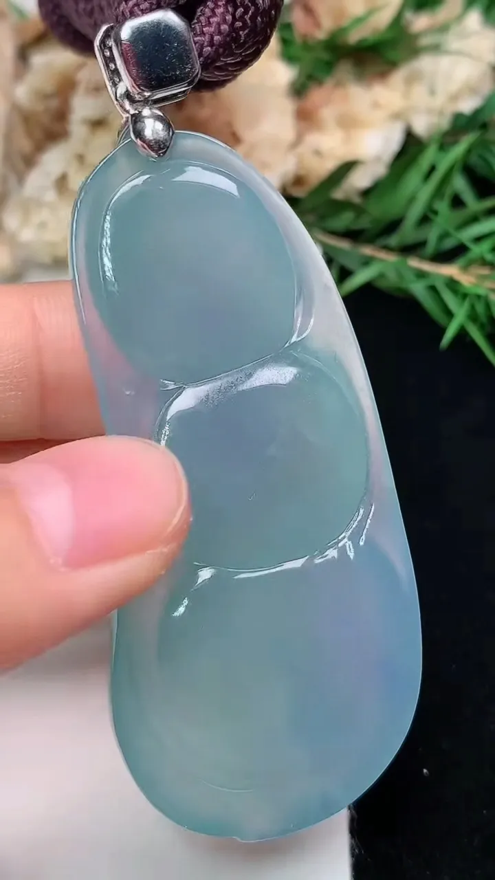 天然A货翡翠春带彩 紫罗兰福豆吊坠，尺寸60-27.5-10，重量:40.18g
12月13日