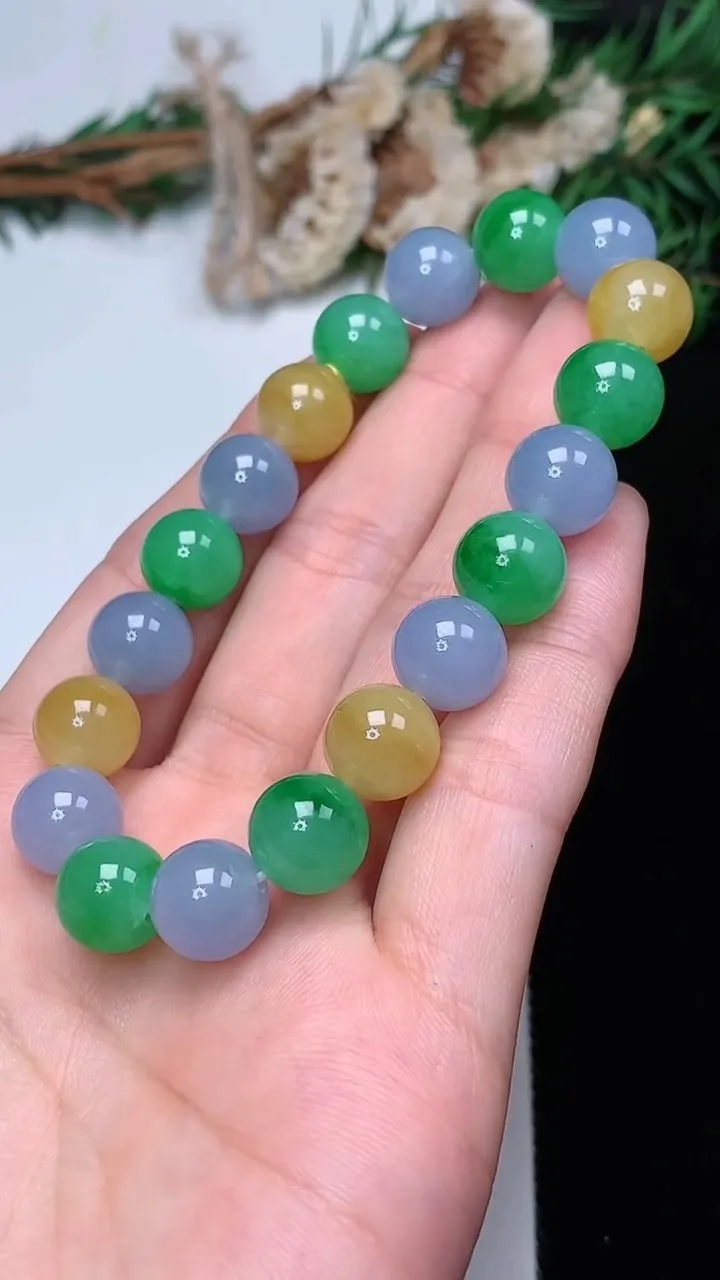 天然A货翡翠三彩圆珠手串，尺寸10-19颗，重量:33.44g12月13日
工厂直销收藏佳品,种好水足，色泽均匀，有种有色，上手高大气！