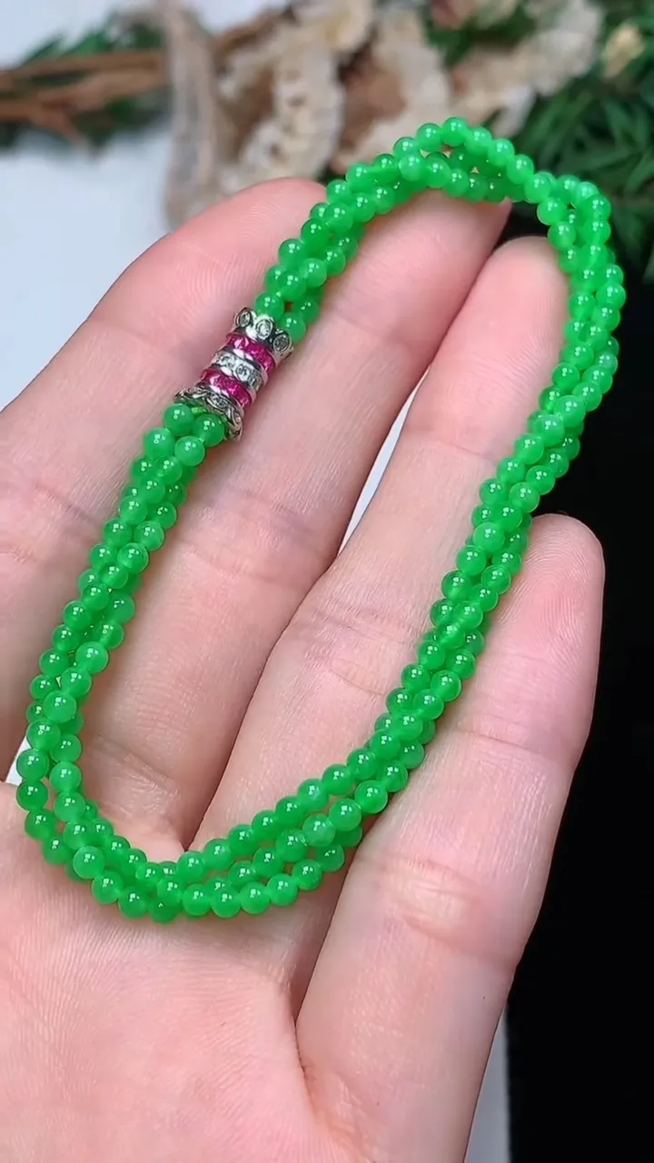 天然A货翡翠小米珠手串，尺寸2.6，重量:6.23g12月13日
工厂直销收藏佳品,种好水足，色泽均匀，有种有色，上手高大气！