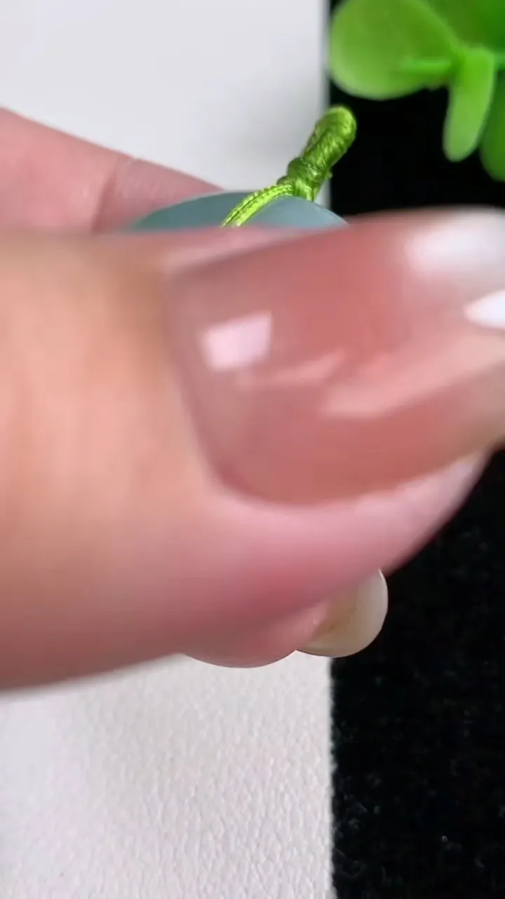 天然A货翡翠平安扣吊坠，尺寸33.5-5.5，重量:13.63g
12月13日