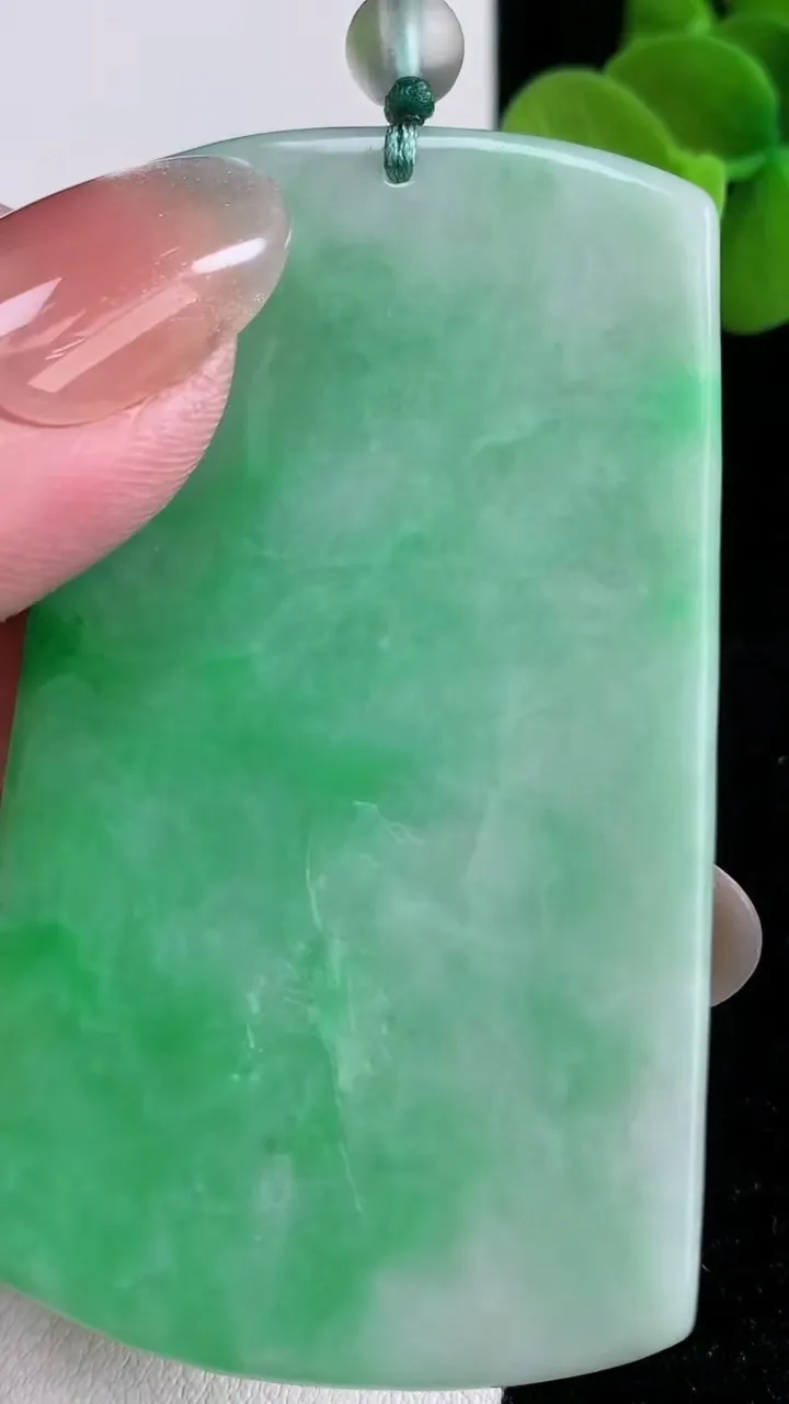 天然A货翡翠山水牌吊坠，尺寸65.7-38.3-4，重量:29.65g
12月13日