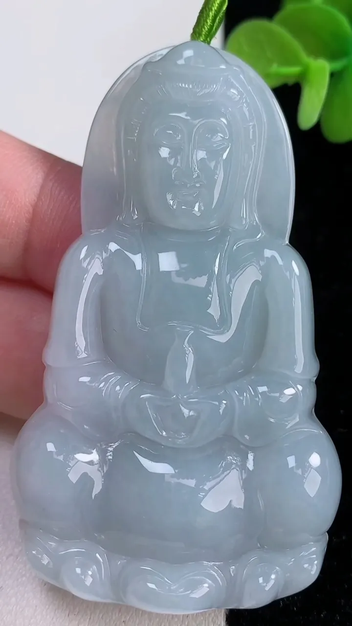 天然A货翡翠观音菩萨吊坠，尺寸68.4-39.8-6.8，重量:33.94g
12月13日