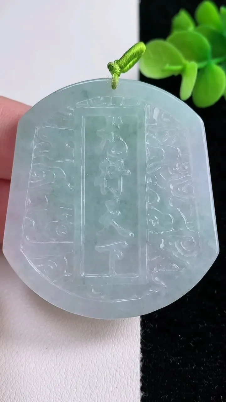 天然A货翡翠龙牌吊坠，尺寸52-47.4-4.8，重量:28.88g
12月13日