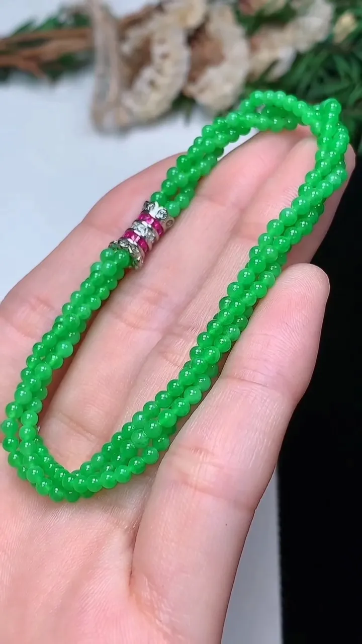 天然A货翡翠小米珠手串，尺寸2.6，重量:6.23g12月13日
工厂直销收藏佳品,种好水足，色泽均匀，有种有色，上手高大气！