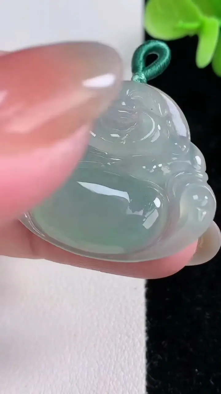 天然A货翡翠佛公吊坠，尺寸29.8-35.2-5.2，重量:8.39g
12月13日