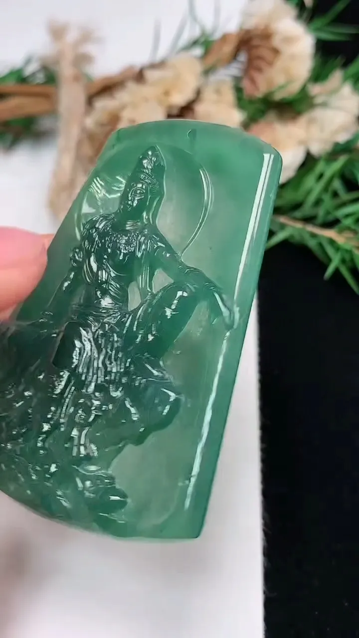 天然A货翡翠蓝水观音菩萨吊坠，尺寸61.2-43-6，重量:28.35g
12月13日