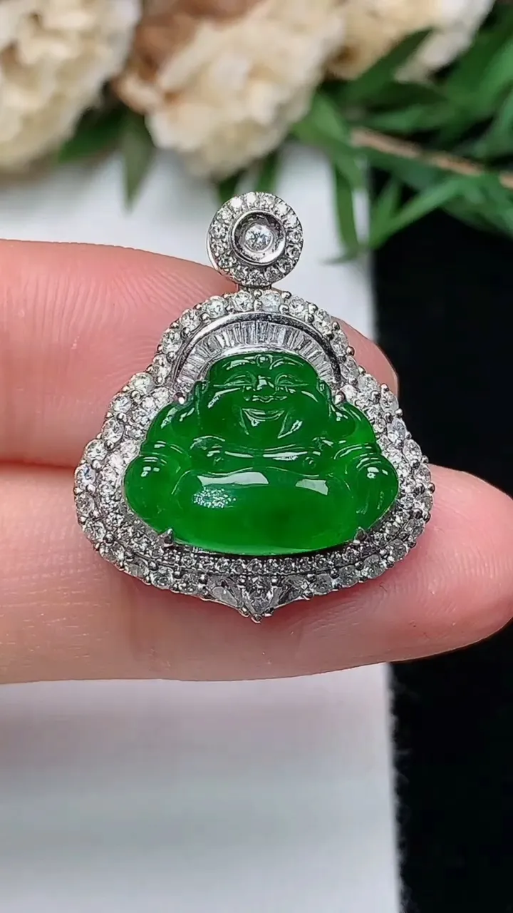 天然A货翡翠佛公吊坠，尺寸24.5-20.7-8.8，裸石11.2-15.2，重量:7.00g
12