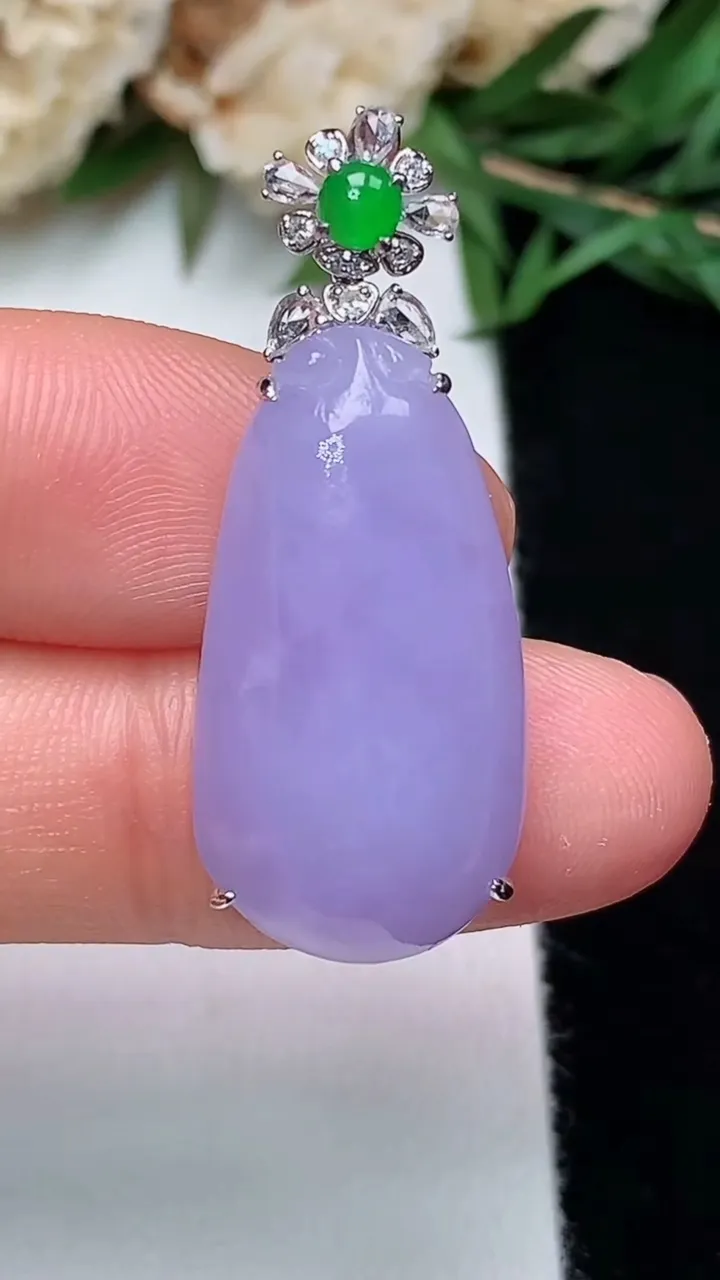 天然A货翡翠k金紫罗兰福瓜吊坠，尺寸25.2-13.2-8.8，重量:5.45g
12月13日