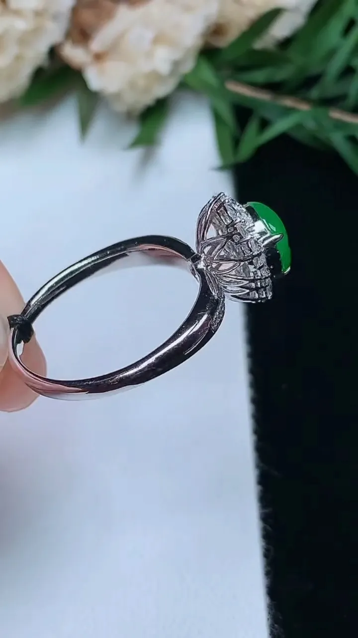 天然A货翡翠葫芦戒指，尺寸17-7.2-6.8，重量:2.76g2025年12月13日
工厂直销收藏佳品,种好水足，色泽均匀，有种有色，上手高大气！