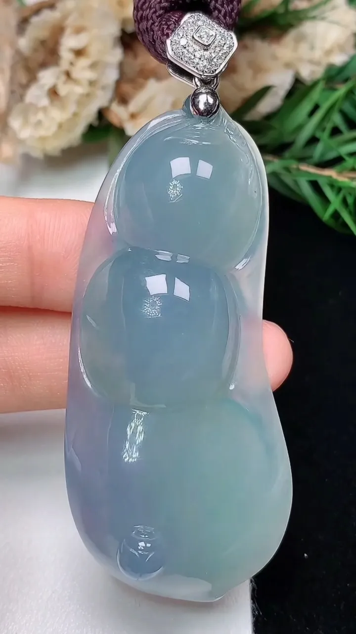 天然A货翡翠春带彩 紫罗兰福豆吊坠，尺寸60-27.5-10，重量:40.18g
12月13日