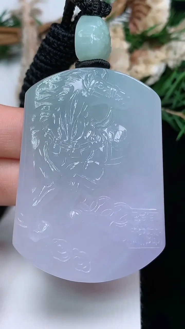 天然A货翡翠紫罗兰生肖马牌吊坠，尺寸51.9-37.4-11，重量:51.82g
12月13日