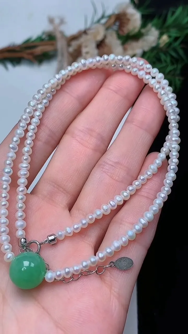 天然A货翡翠圆珠项链，尺寸11，重量:9.33g12月13日
工厂直销收藏佳品,种好水足，色泽均匀，有种有色，上手高大气！