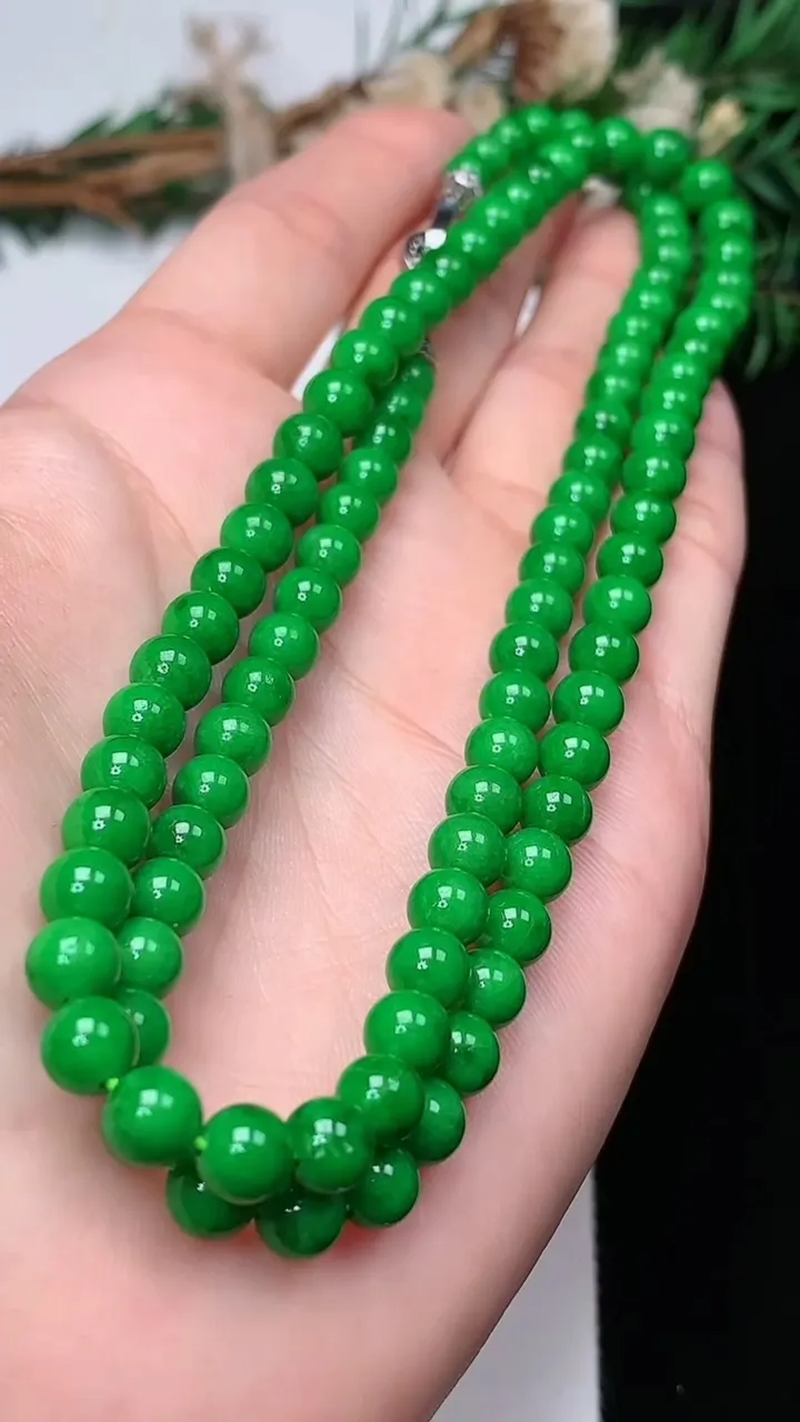 天然A货翡翠圆珠项链，尺寸6-100颗，重量:35.57g
12月13日
