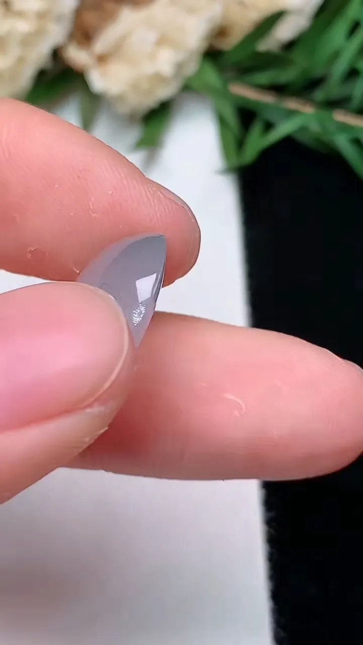 天然A货翡翠白冰蛋面镶嵌件，尺寸16.4-14.6-6，重量:2.46g
12月13日