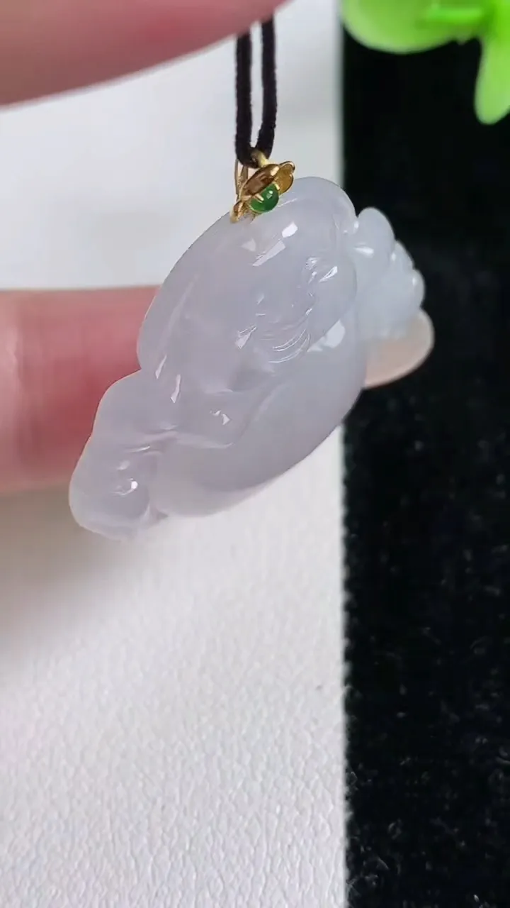 天然A货翡翠种白冰佛公吊坠，尺寸28.6-31.2-5，重量:7.45g
12月13日