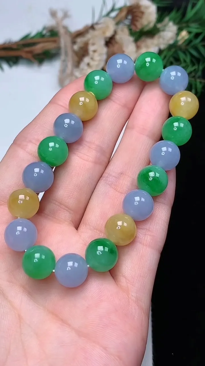 天然A货翡翠三彩圆珠手串，尺寸10-19颗，重量:33.44g12月13日
工厂直销收藏佳品,种好水足，色泽均匀，有种有色，上手高大气！