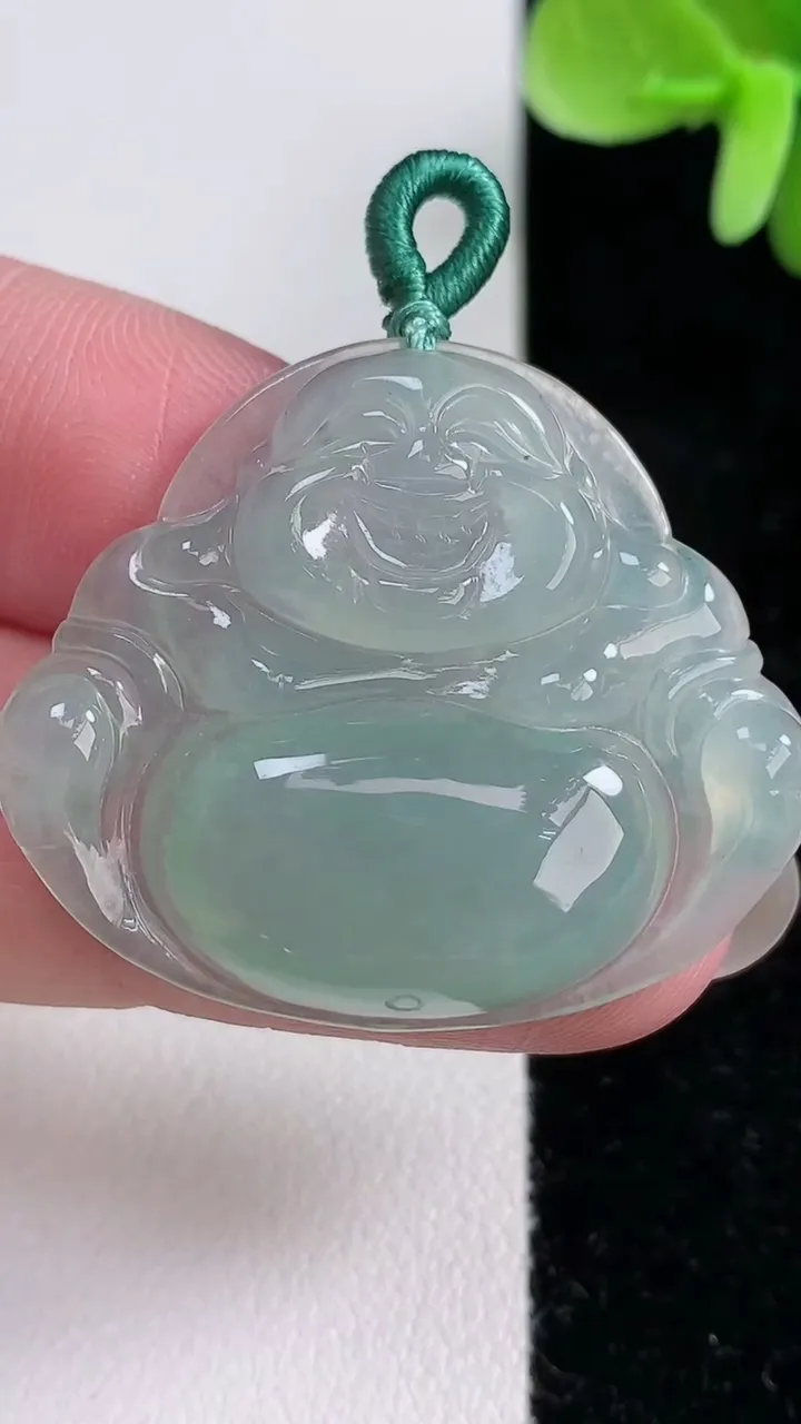 天然A货翡翠佛公吊坠，尺寸29.8-35.2-5.2，重量:8.39g
12月13日