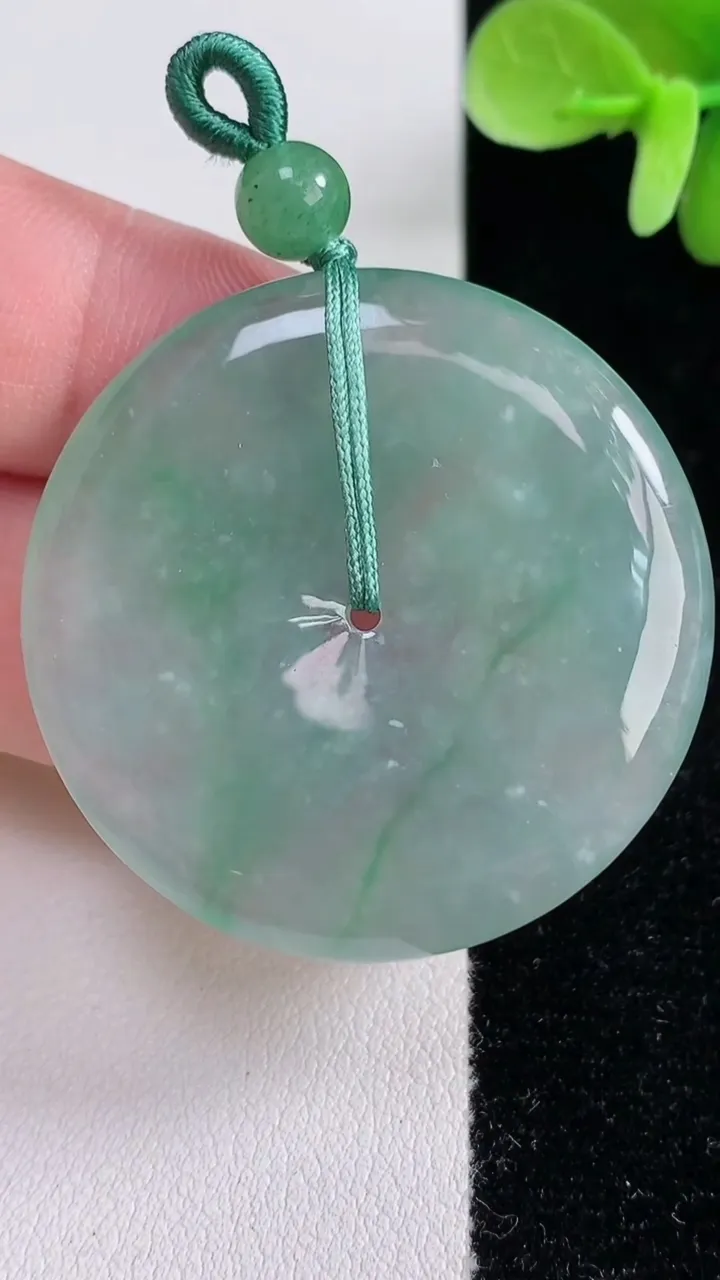 天然A货翡翠平安扣吊坠，尺寸38.6-5.3，重量:18.49g
12月13日