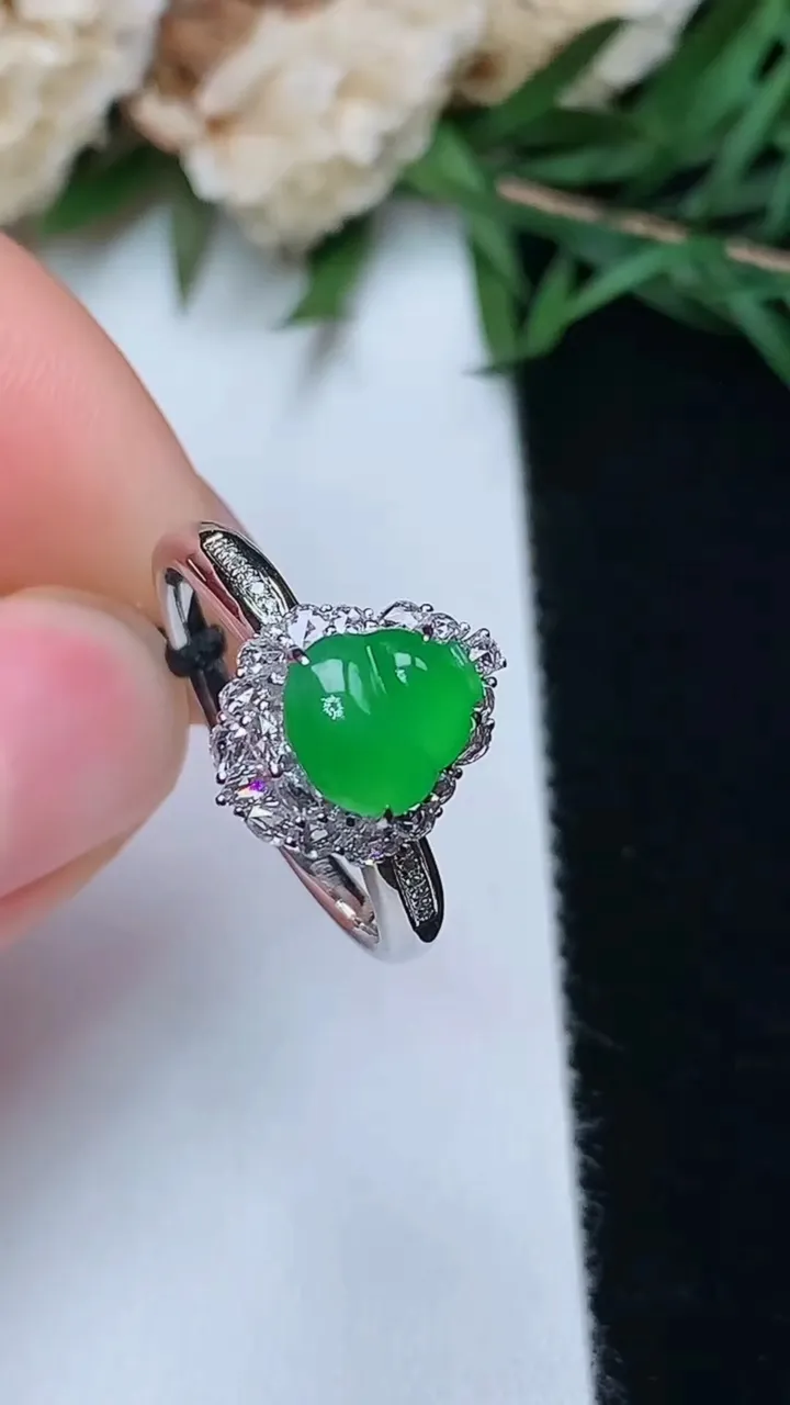天然A货翡翠葫芦戒指，尺寸17-7.2-6.8，重量:2.76g2025年12月13日
工厂直销收藏