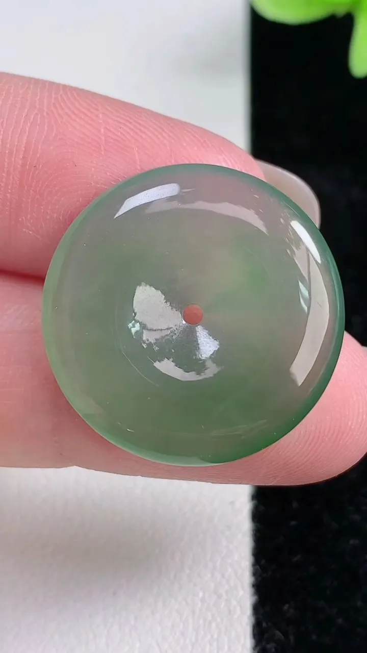 天然A货翡翠平安扣吊坠，尺寸24.2-4，重量:5.53g
12月13日