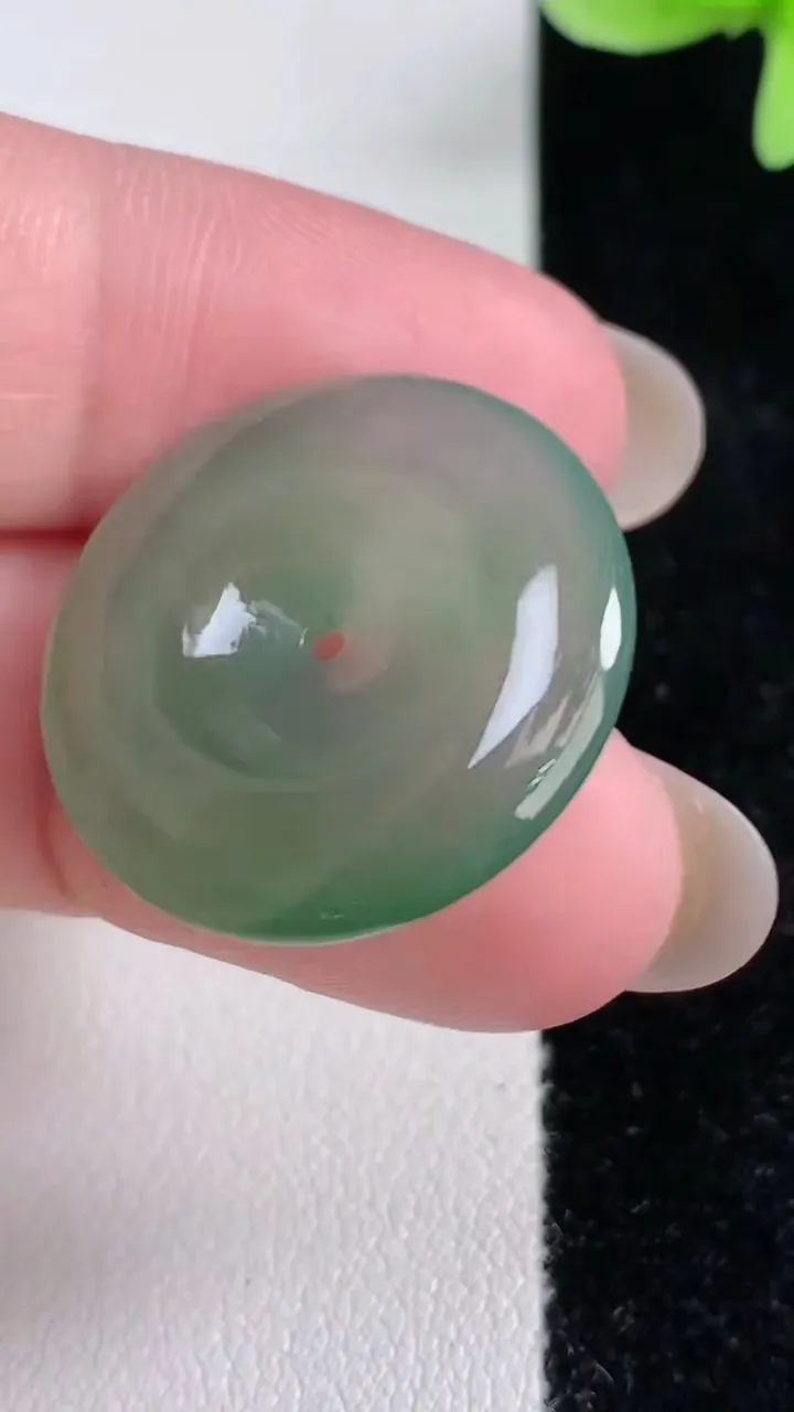 天然A货翡翠平安扣吊坠，尺寸24.2-4，重量:5.53g
12月13日