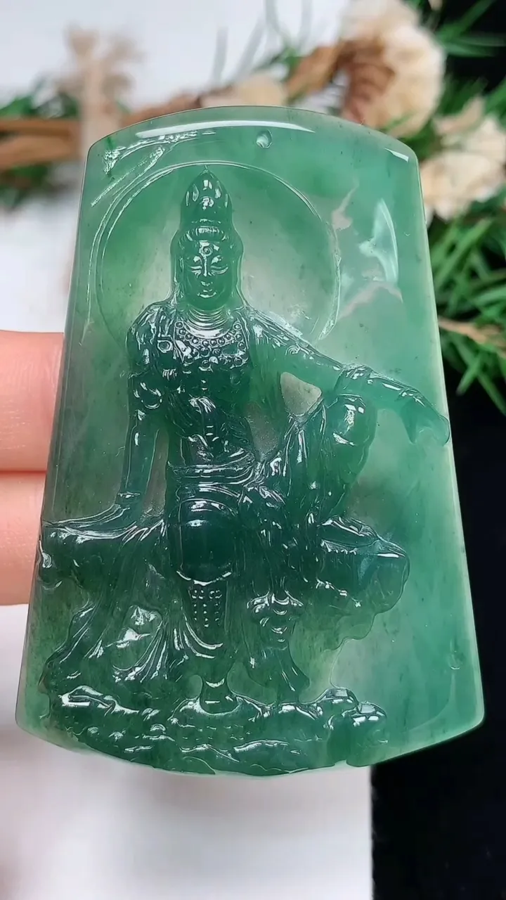 天然A货翡翠蓝水观音菩萨吊坠，尺寸61.2-43-6，重量:28.35g
12月13日