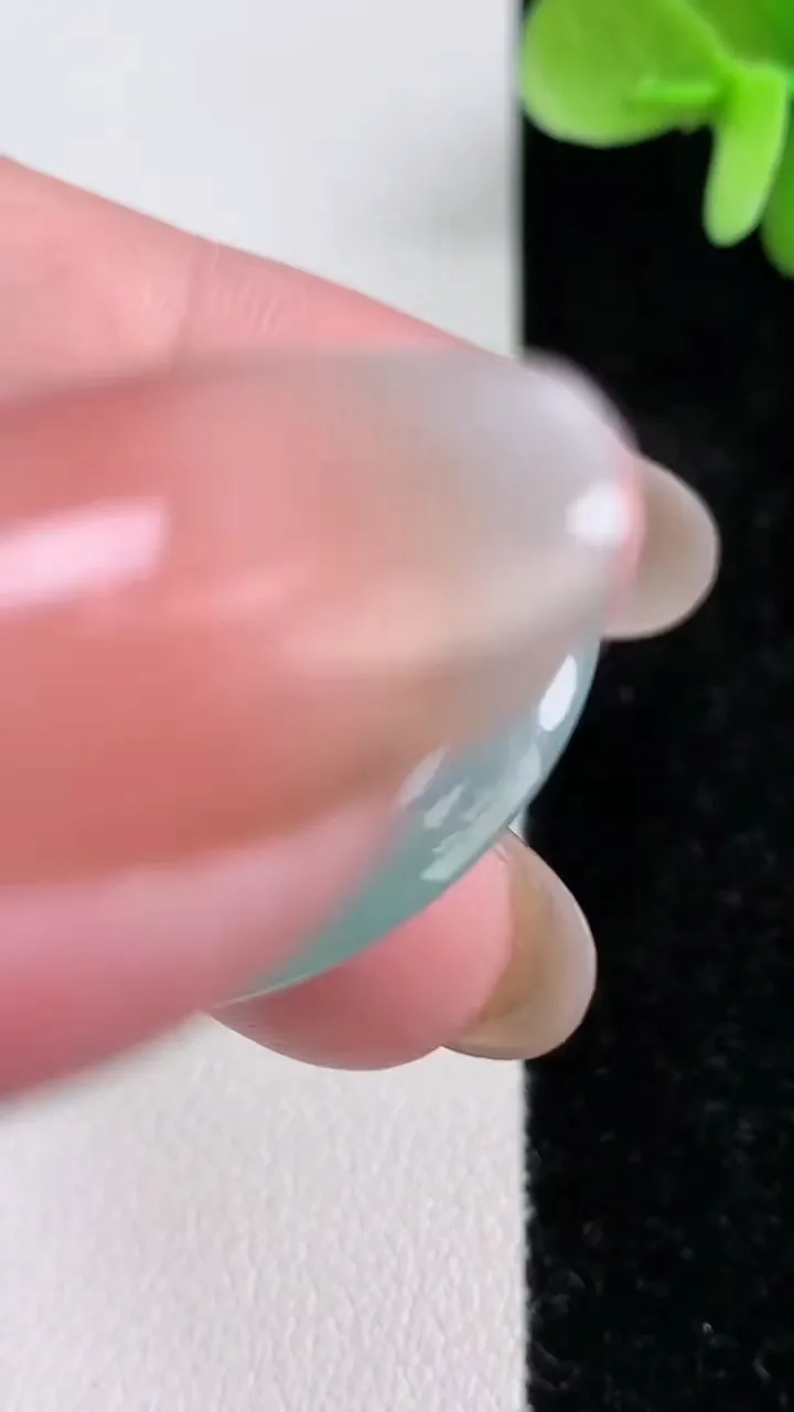 天然A货翡翠平安扣吊坠，尺寸33-5.6，重量:13.06g
12月13日