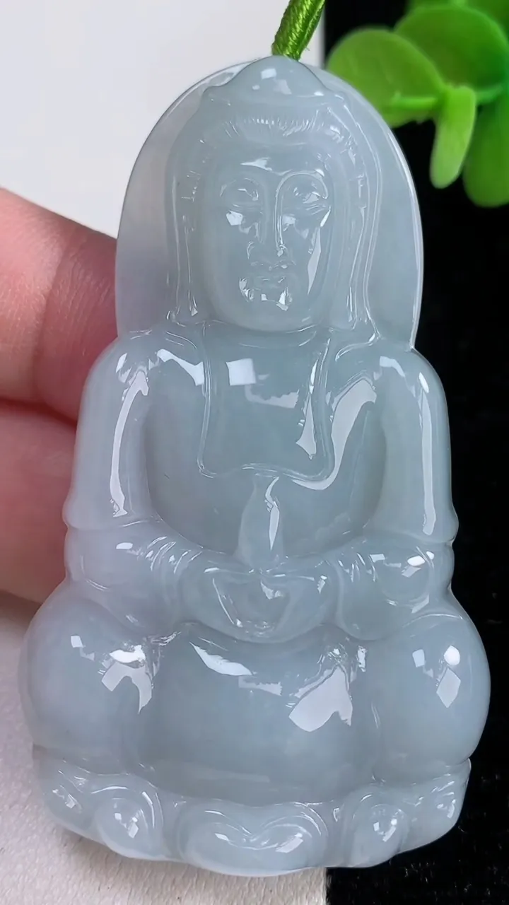 天然A货翡翠观音菩萨吊坠，尺寸68.4-39.8-6.8，重量:33.94g
12月13日