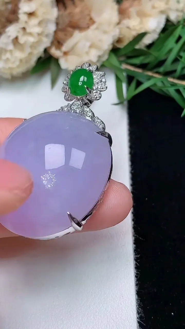 天然A货翡翠k金紫罗兰蛋面吊坠，尺寸28.7-26.6-13.8，重量:18.58g
12月13日