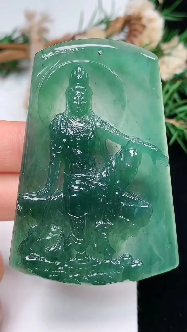 天然A货翡翠蓝水观音菩萨吊坠，尺寸61.2-43-6，重量:28.35g
12月13日