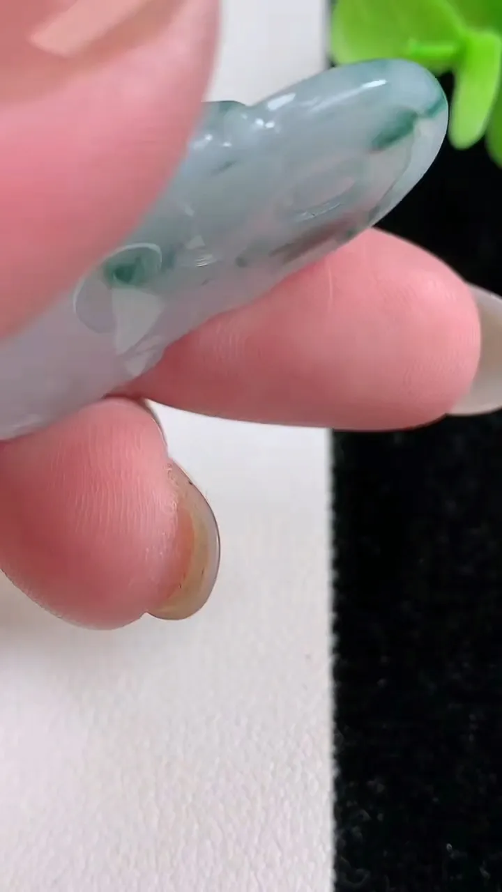 天然A货翡翠飘花文殊菩萨吊坠，尺寸37.8-34.3-5.6，重量:13.18g
12月13日