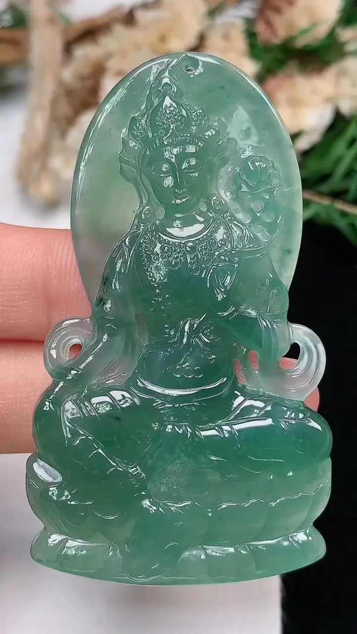 天然A货翡翠蓝水大势至观音菩萨吊坠，尺寸57.9-33-5.8，重量:19.58g
12月13日