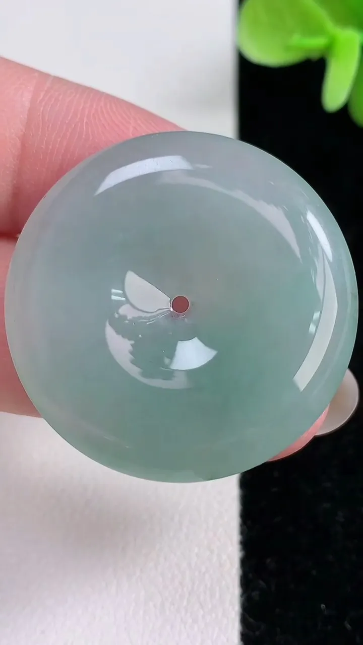 天然A货翡翠平安扣吊坠，尺寸33-5.6，重量:13.06g
12月13日