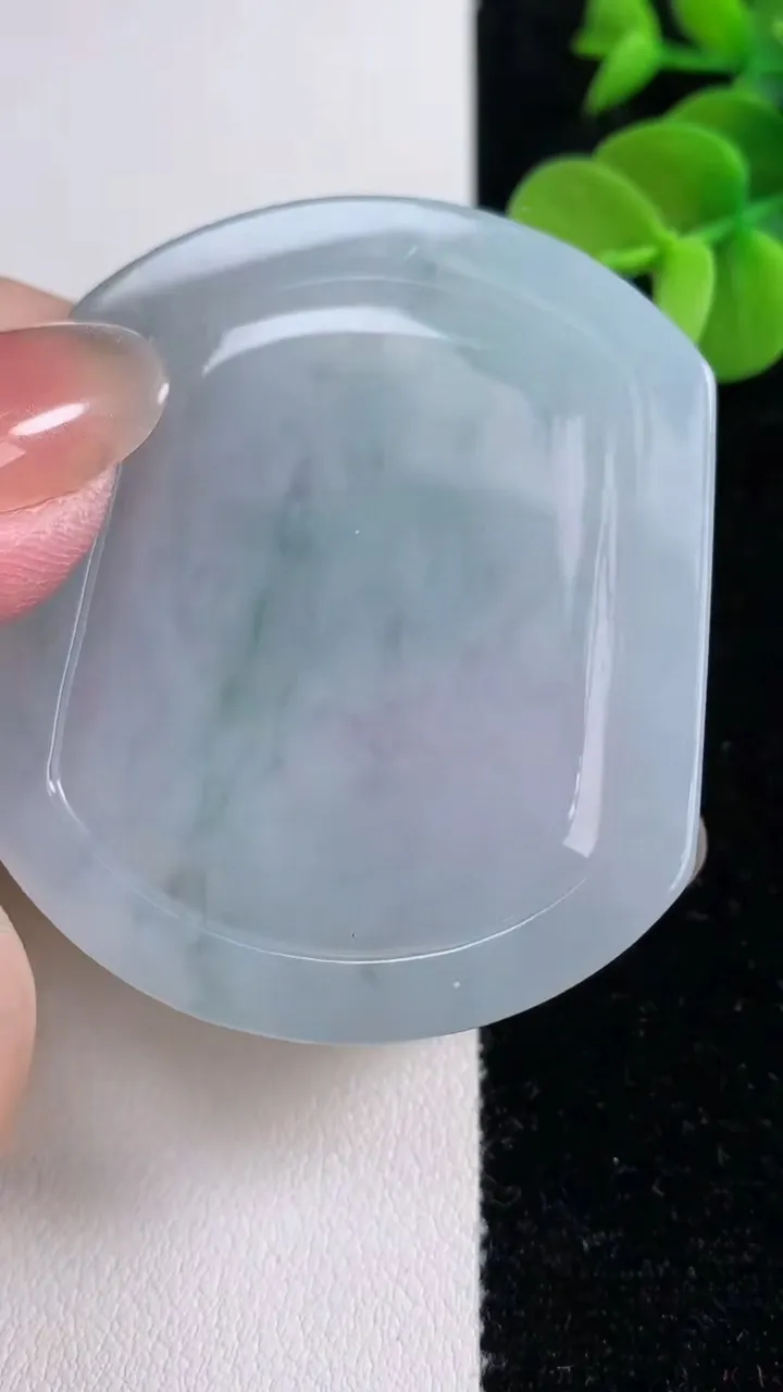 天然A货翡翠飘花生肖马吊坠，尺寸53.2-45.2-4.2，重量:25.15g
12月14日