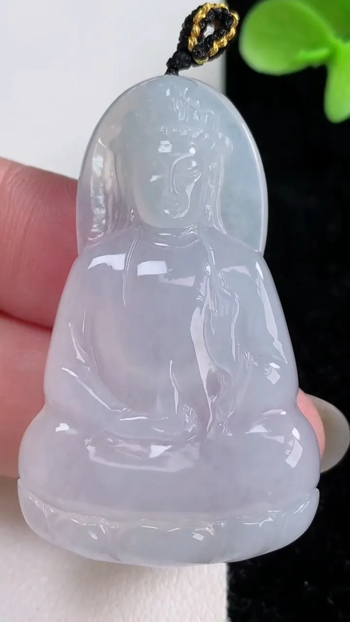 天然A货翡翠观音菩萨吊坠，尺寸49.6-30.5-5，重量:15.92g
12月14日