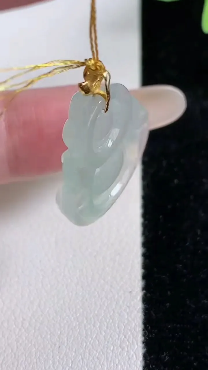 天然A货翡翠佛公吊坠，尺寸21-21.4-5.8，重量:4.01g
12月14日