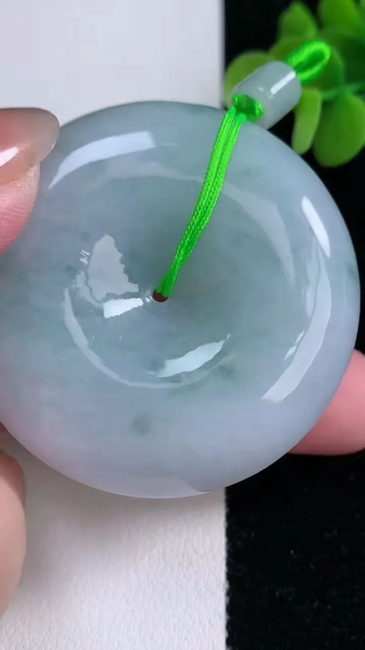 天然A货翡翠紫罗兰平安扣吊坠，尺寸49-11.8，重量:61.57g
12月14日