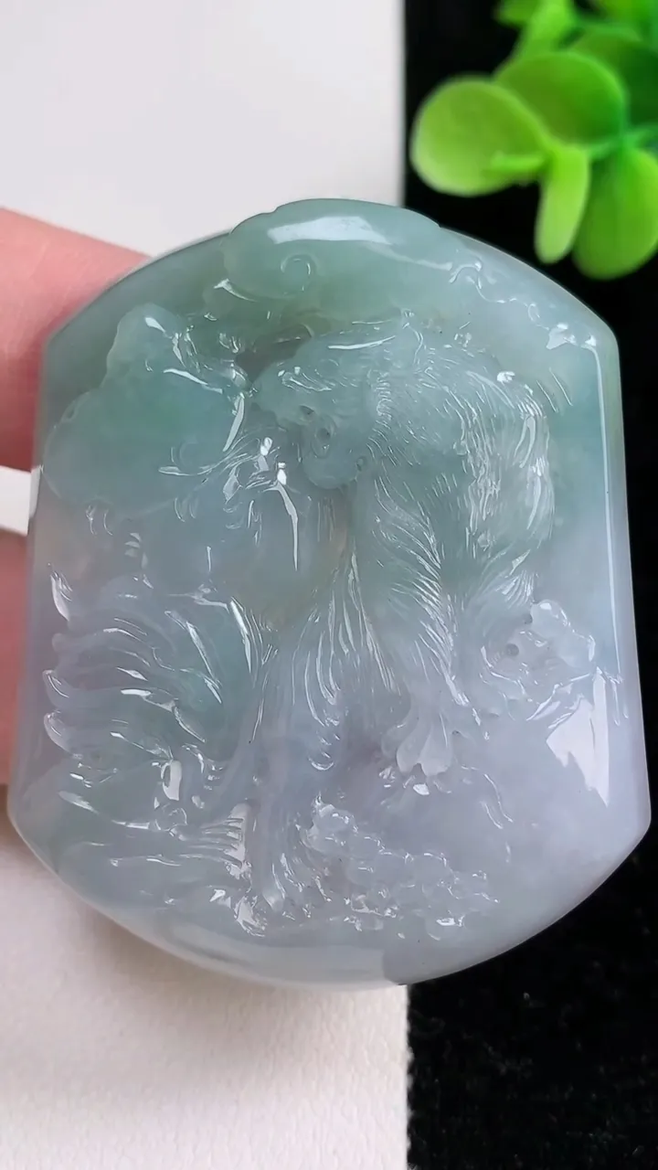 天然A货翡翠生肖虎吊坠，尺寸52.5-44.5-5.8，重量:33.92g
12月14日