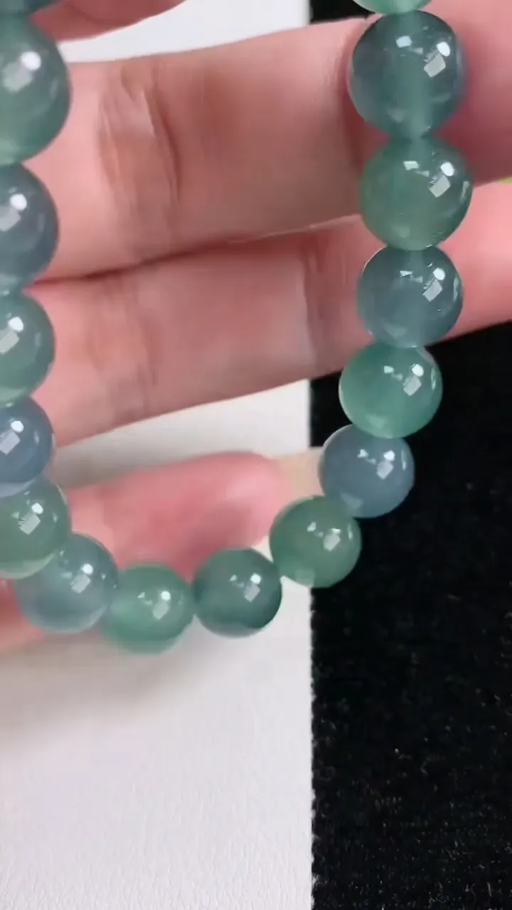 天然A货翡翠圆珠手串，尺寸9.3-20颗，重量:32.98g12月14日
工厂直销收藏佳品,种好水足，色泽均匀，有种有色，上手高大气！