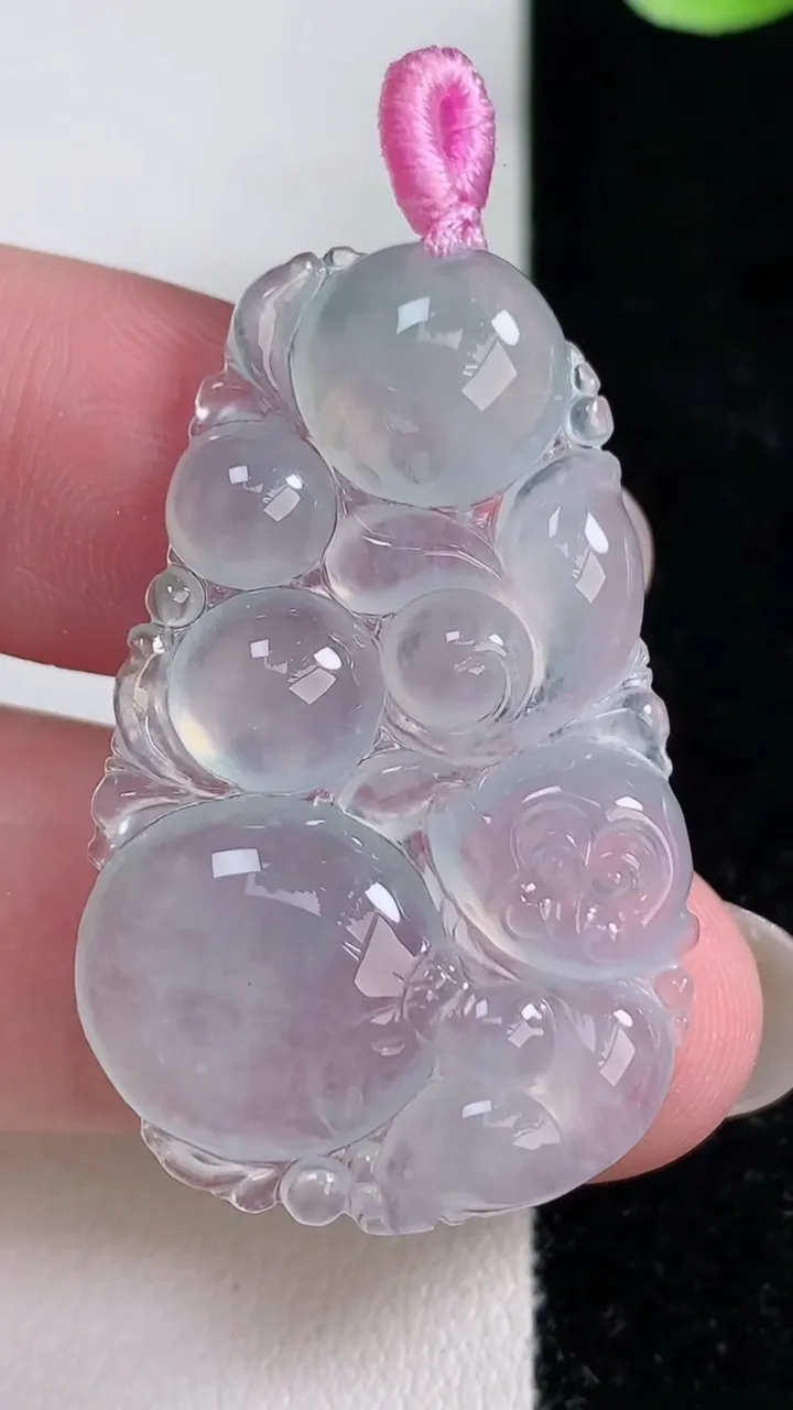 天然A货翡翠生肖猴吊坠，尺寸38.3-24.2-4.2，重量:6.89g
12月14日