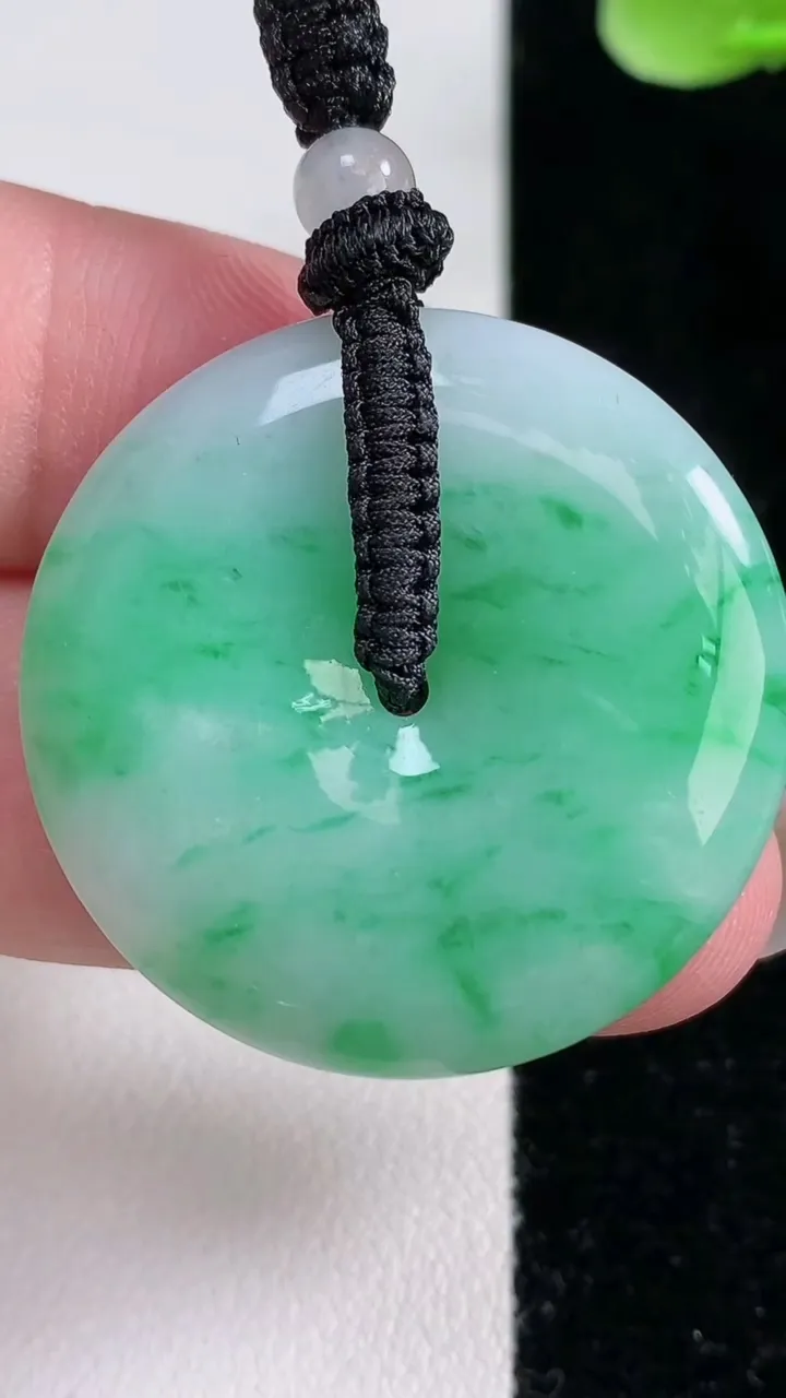 天然A货翡翠平安扣吊坠，尺寸32-5.2，重量:12.95g
12月14日